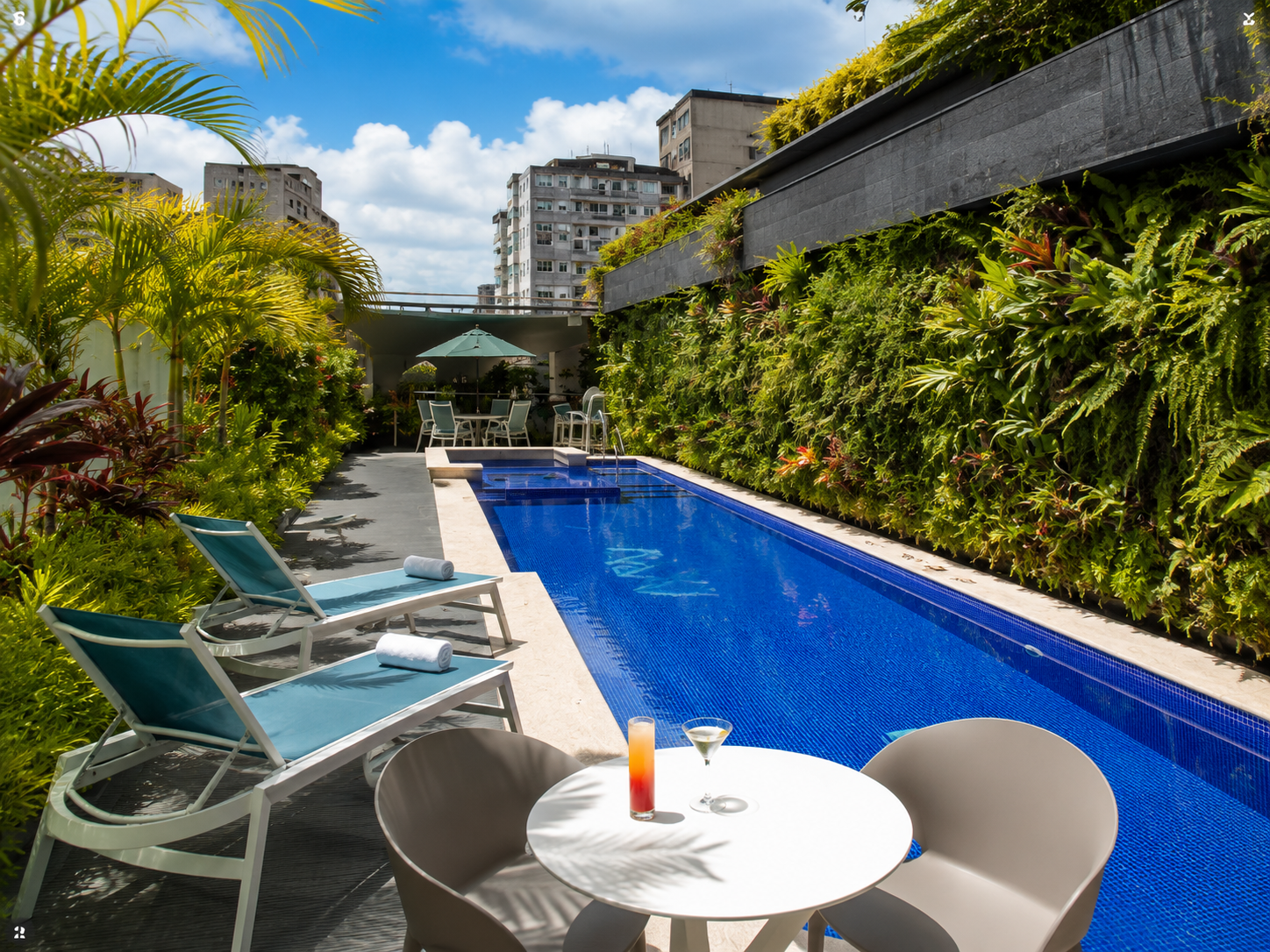 Fachada de Waldorf Hotel Caracas de día